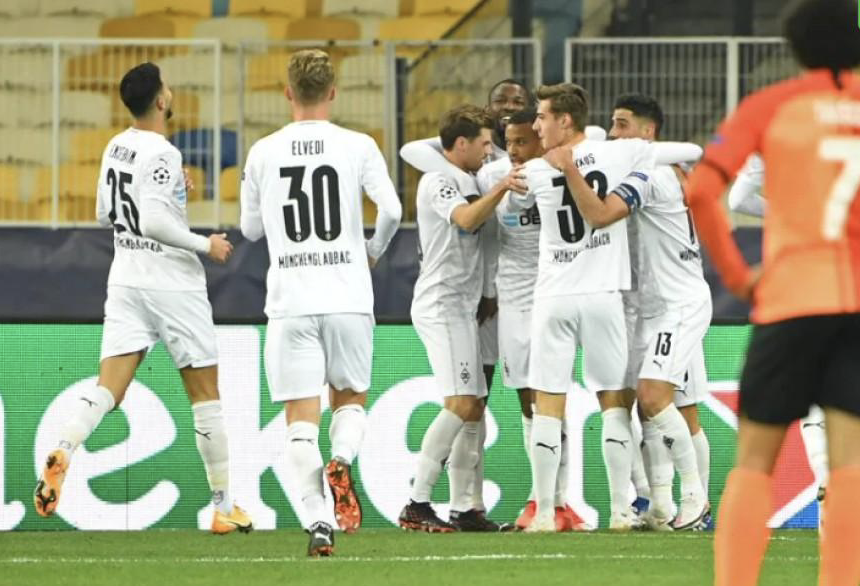  德甲黑马崛起冲击欧冠资格  