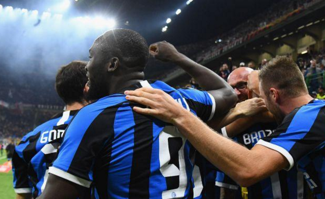  尤文图弗拉霍维奇制胜球绝杀紫百合  